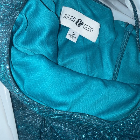 Jules & Cleo Sparkly Evening Gown Size 18 | Formal Maxi Dress | Ruched & Slit - Picture 3 of 4